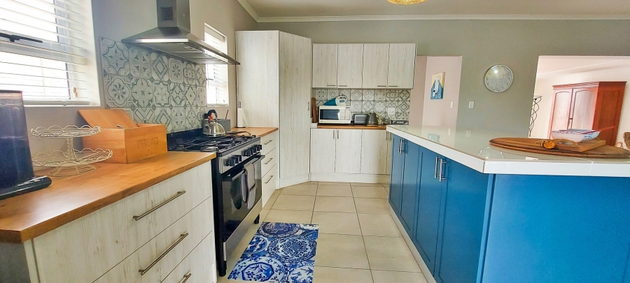 4 Bedroom Property for Sale in Struisbaai Western Cape